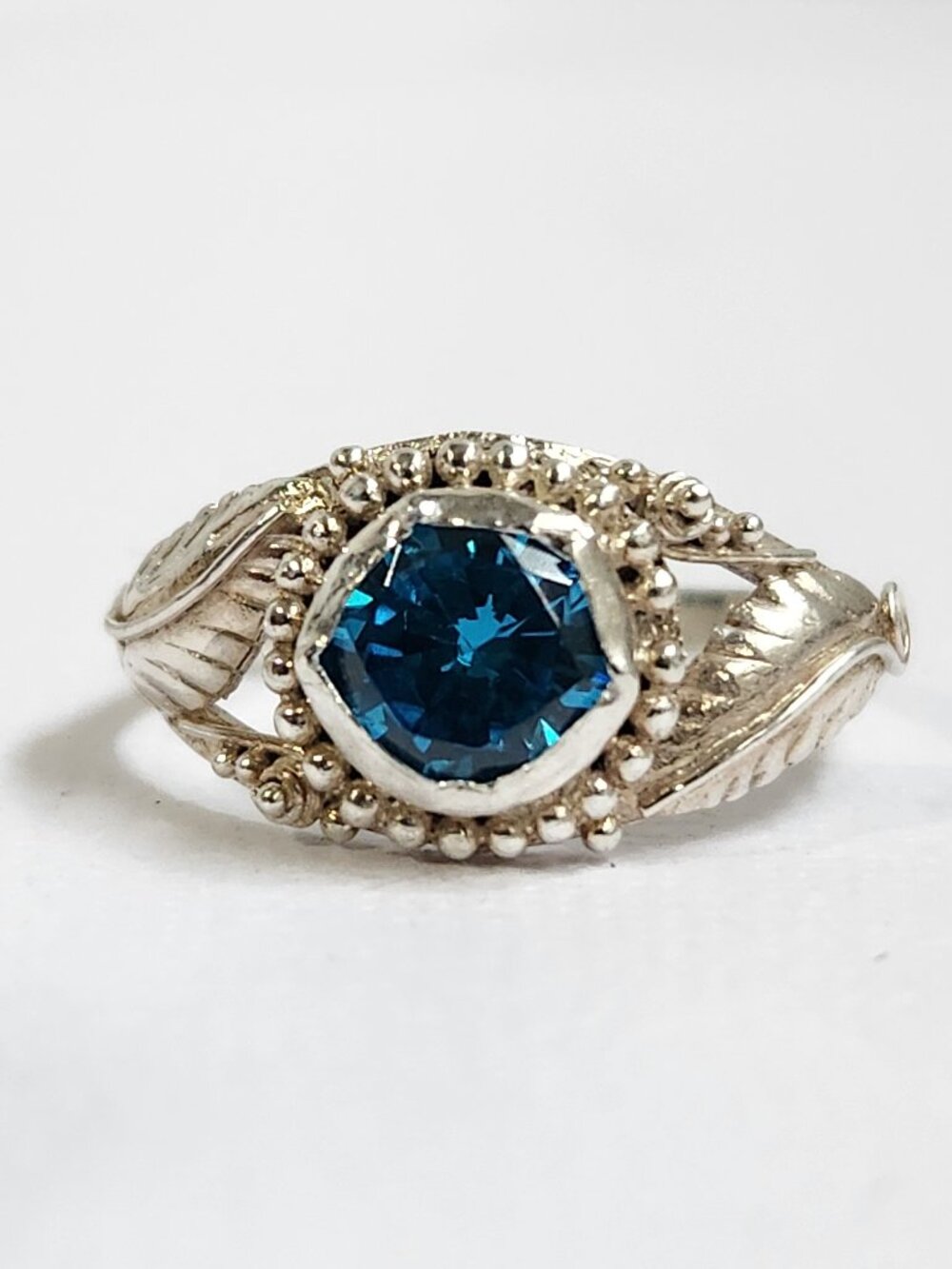 VTG Boutique 925 Natural Neon Blue Apatite Leaf Motif Scalloped Bezel Ring Sz 7 - Picture 11 of 12